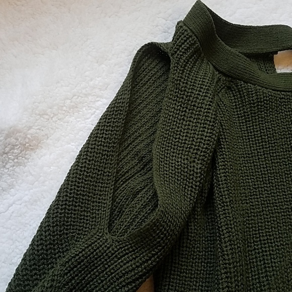 *SOLD* Beautiful forest green sweater - Picture 3 of 8